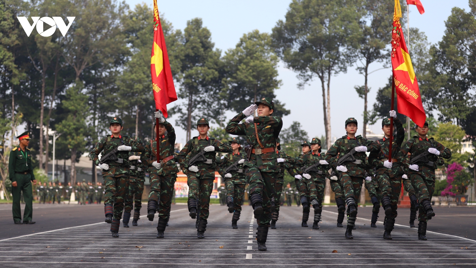 Khối "Nữ chiến sĩ Biệt động Sài Gòn" trên thao trường tập diễu binh